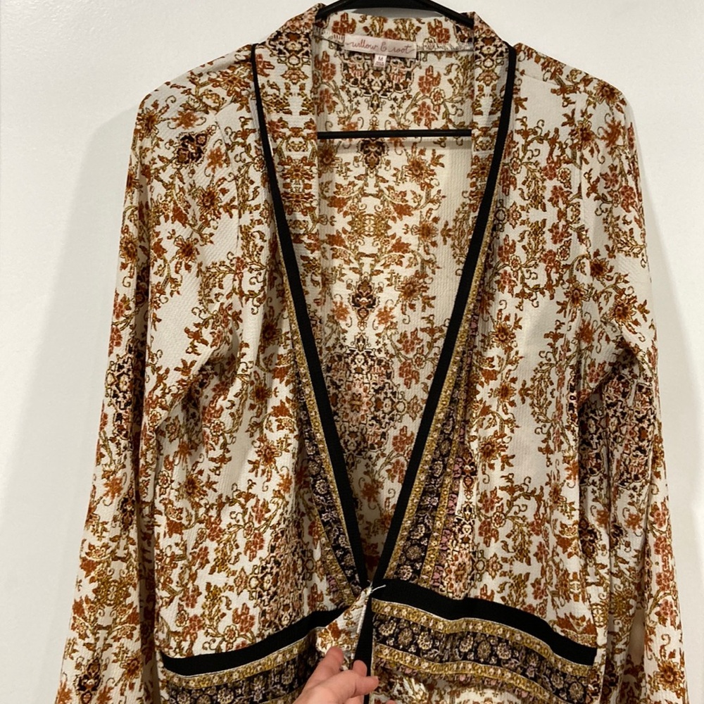 Women’s Blouse. Size M.